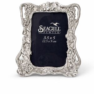 Seagull Pewter 3.5x5 Photo Frame Grape Leaf Motif Vintage Made in Canada